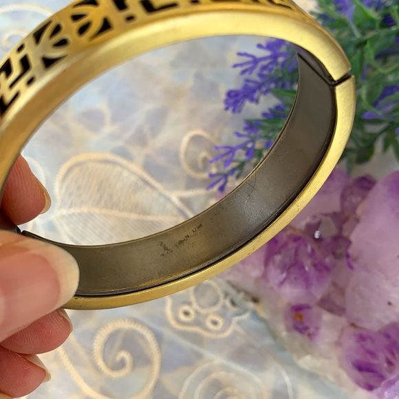 ⭐️5/$20 Darling Hinged Brass Bracelet - Picture 7 of 8